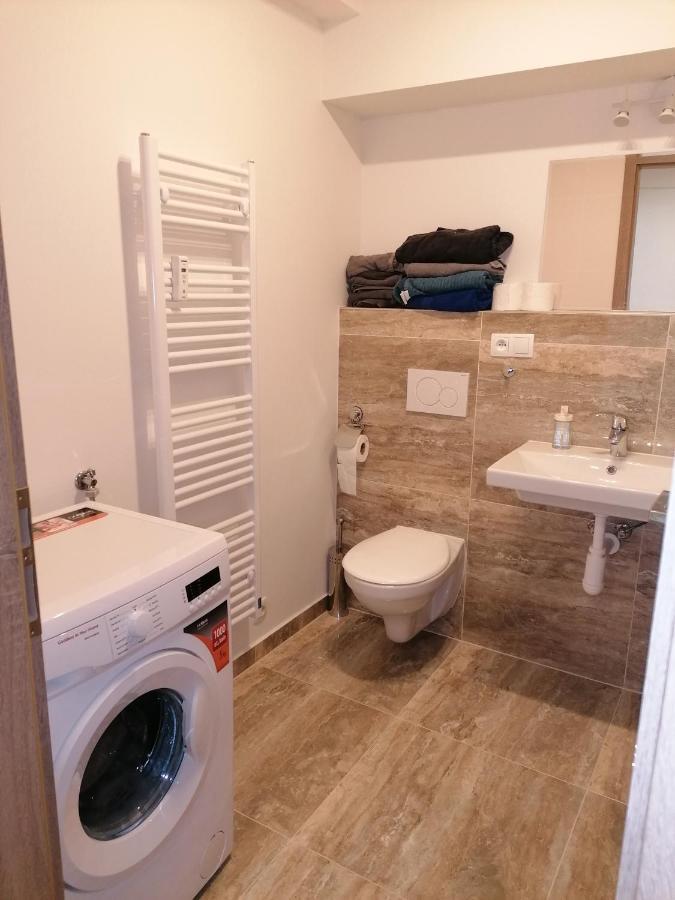Brand New Studio Apartment #21 With Free Secure Parking In The Center Prague Ngoại thất bức ảnh