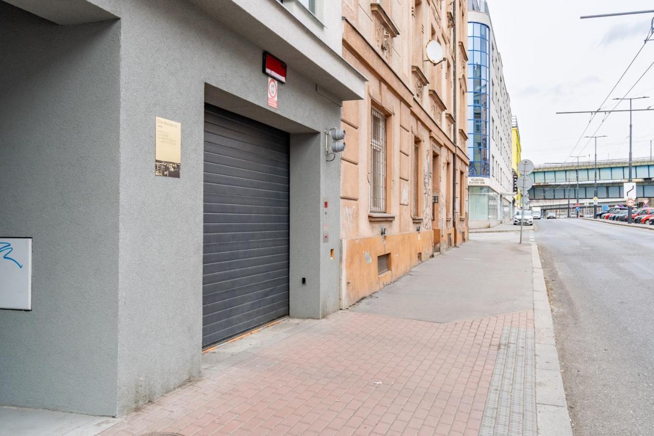Brand New Studio Apartment #21 With Free Secure Parking In The Center Prague Ngoại thất bức ảnh